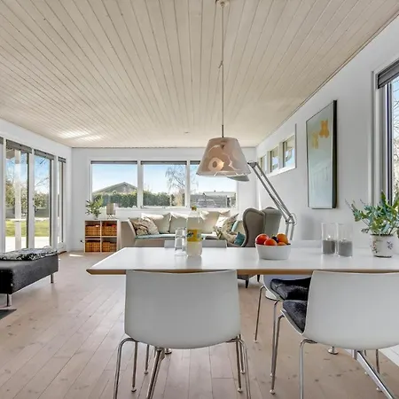 Three-bedroom In Hornbak *